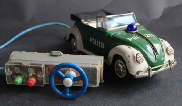 Bandai Volkswagen Beetle Police 1967 Tinmodel with Remote Control (10109)